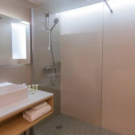 Ξενοδοχείο Courtyard By Marriott 4*